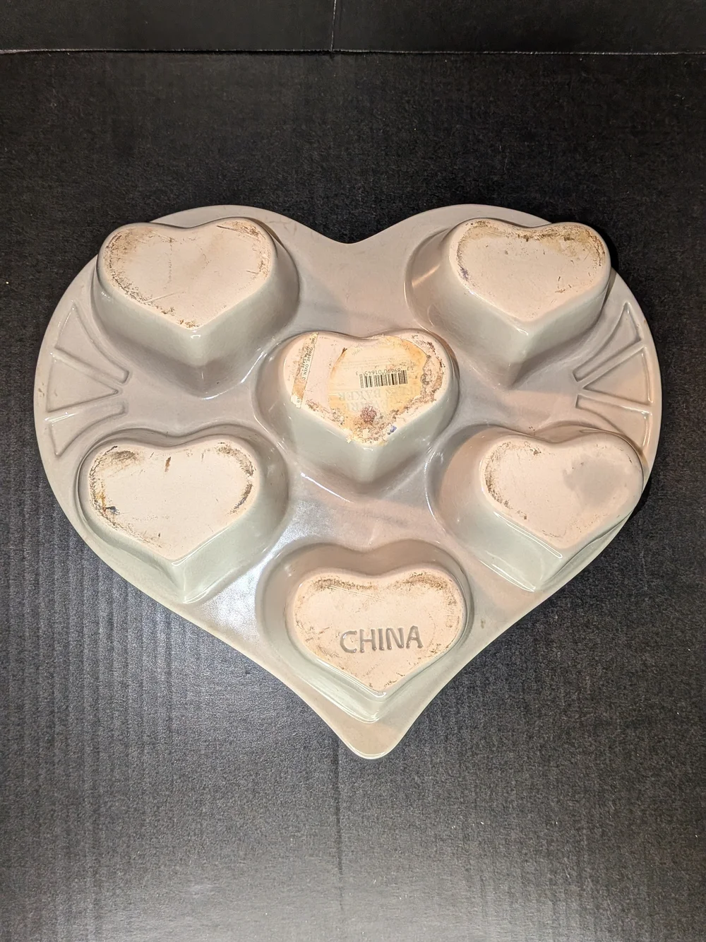 HEART SHAPED Muffin Pan/Baking Dish * Blue Sponged Rim * Terrific Condition